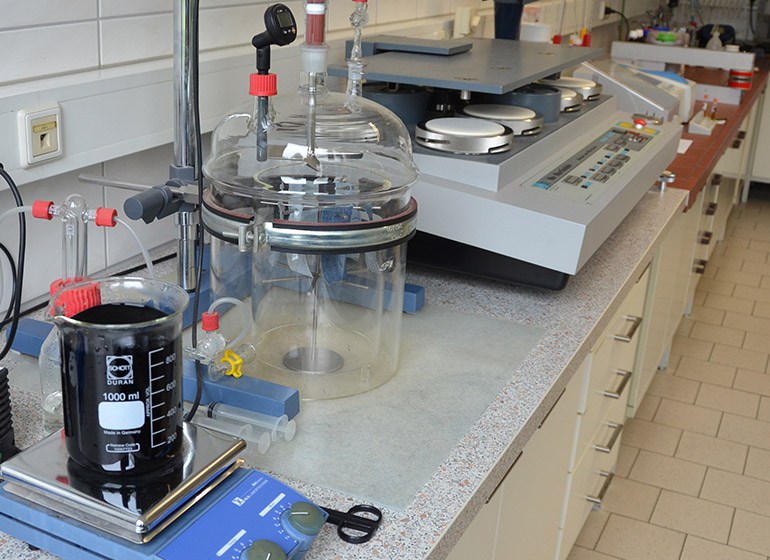 Labor zum Testen von Farbe und Bleiche an Stoffmustern