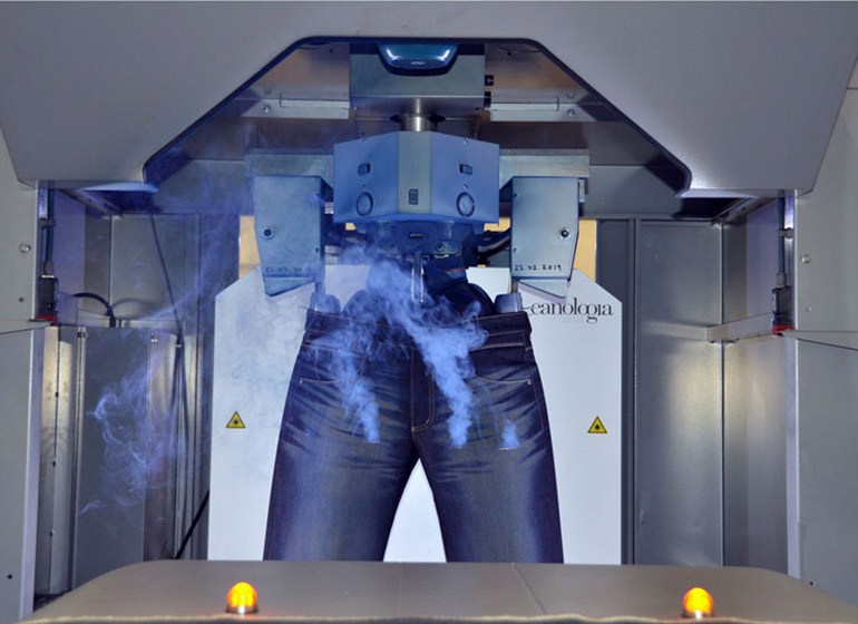 Used-Look für JOKER Jeans wird mit Laser erzeugt